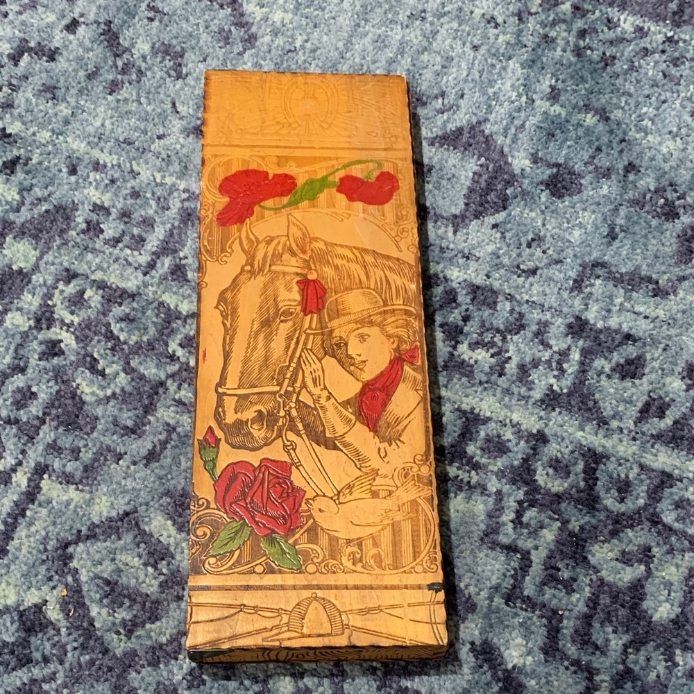Vintage Equestrian theme Wooden hinged box 13 x 4 x 1” rare find - Picture 3 of 10